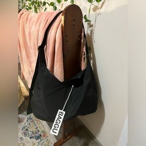 NEW WITH TAGS - BAGGU LARGE NYLON CRESCENT BAG - BLACK